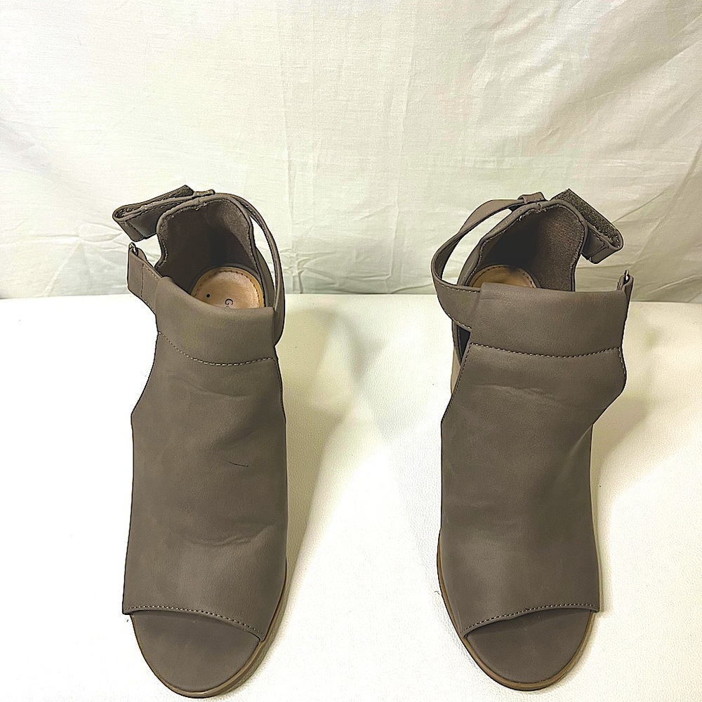 Camel or tan colour bootees with open toe
